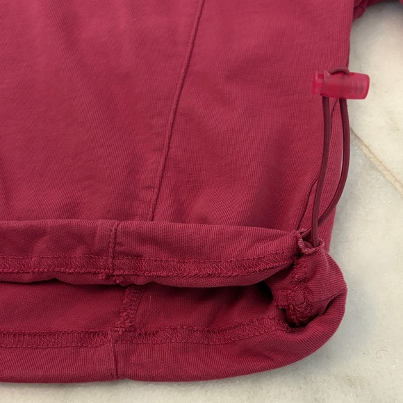 Nike tee with burgundy and peach tones. Ideal for play and casual wear - Picture 5 of 5